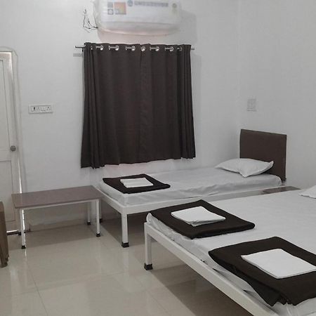 Hotel Gulati Suites Washim Exterior foto