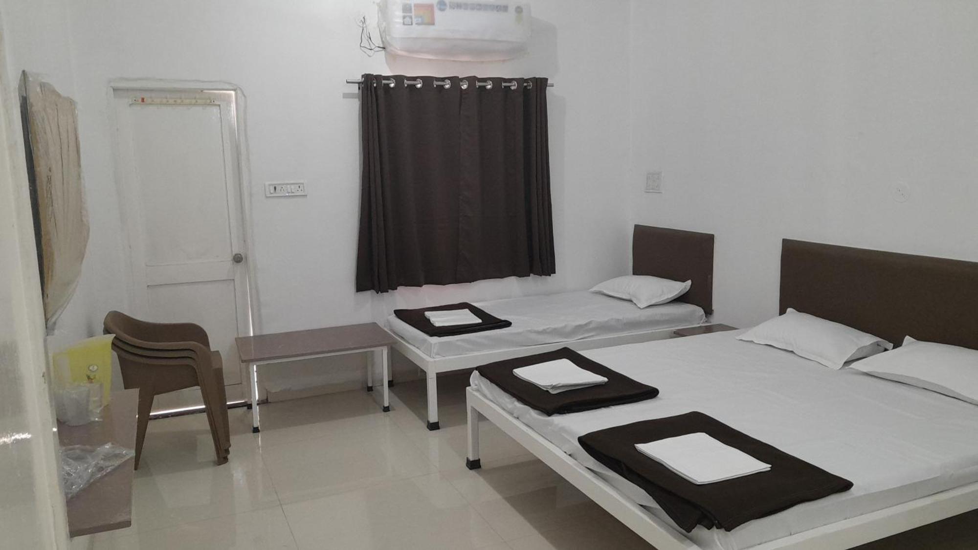 Hotel Gulati Suites Washim Exterior foto